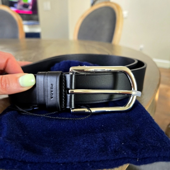 Prada Classic Logo belt size 42" 105 cm - Picture 1 of 15